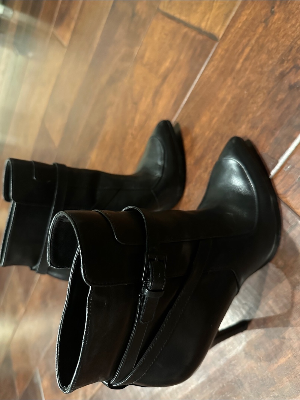 High End Brand Pour La Victoire Super Chic Classic Leather Stiletto Ankle Boots